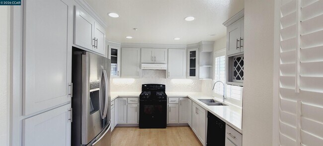 Building Photo - 1102 Brooks Range Landing