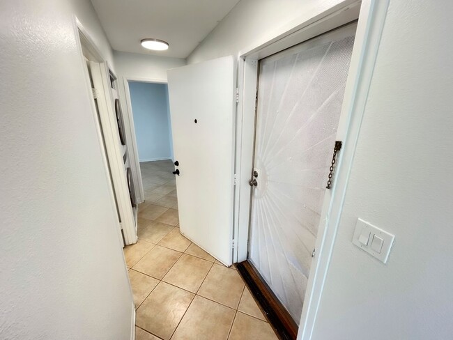 Building Photo - Charming 1-Bedroom/1-Bath - Mililani Mauka - $2250.00