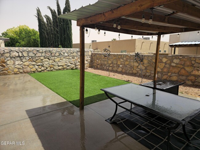 Building Photo - 14660 Spanish Point Dr