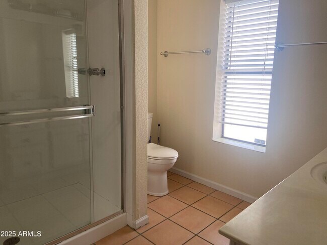 Building Photo - 4325 E Greenway Ln