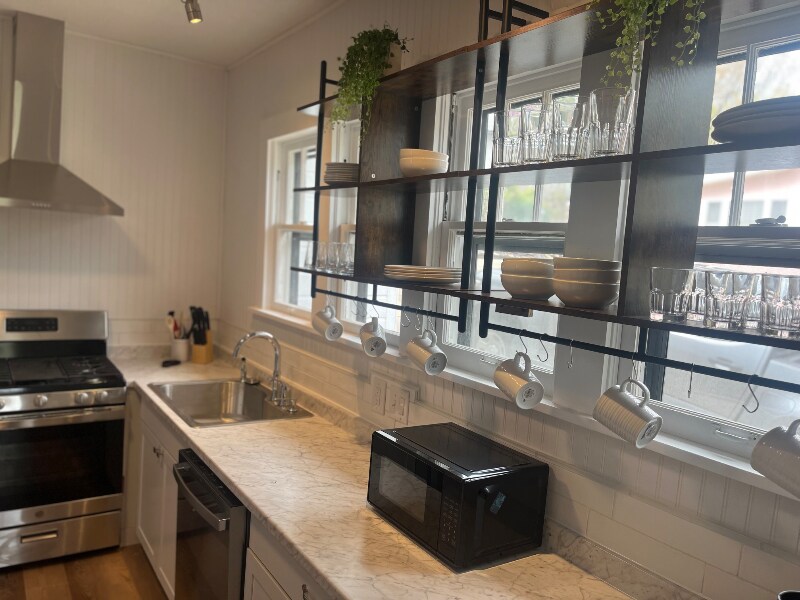 Building Photo - 167 Crest St