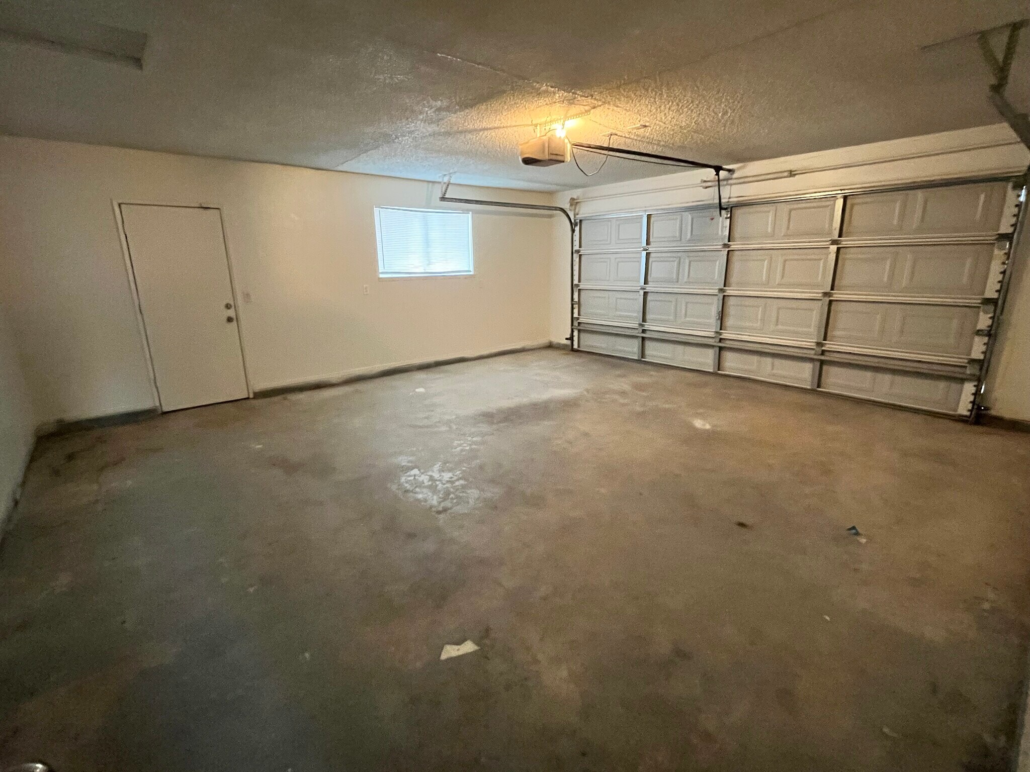 Building Photo - 8512 Tamarack Ave