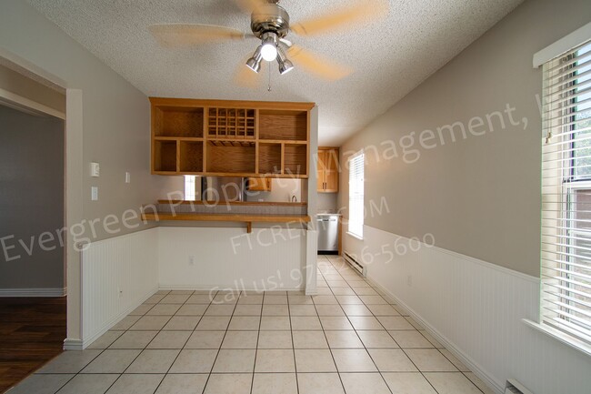 Building Photo - 661 Hanna St