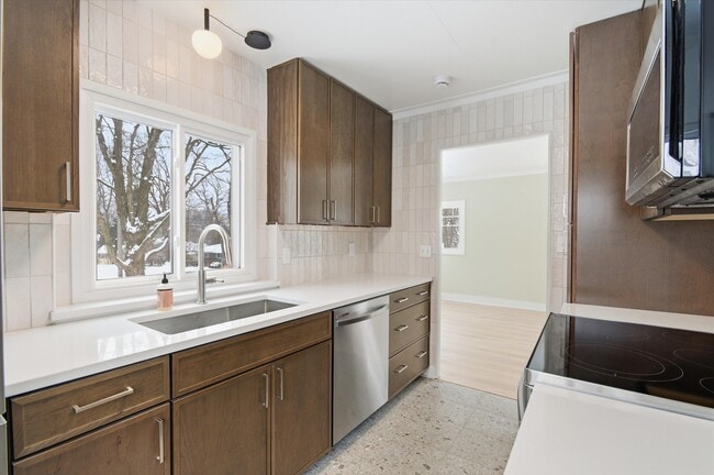 Building Photo - 2029 Ferdon Rd