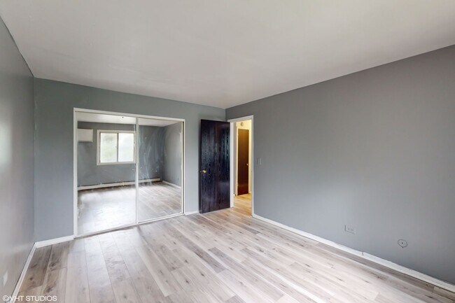 Building Photo - 2432 Waterbury Dr