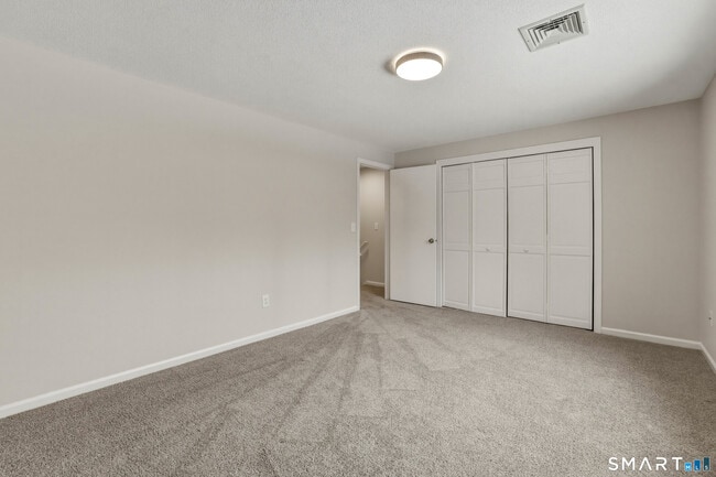 Building Photo - 116 Songbird Ln