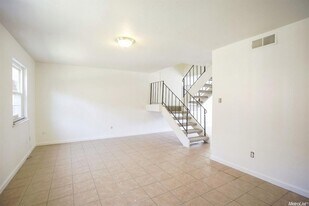 Building Photo - 4207 Brookfield Dr