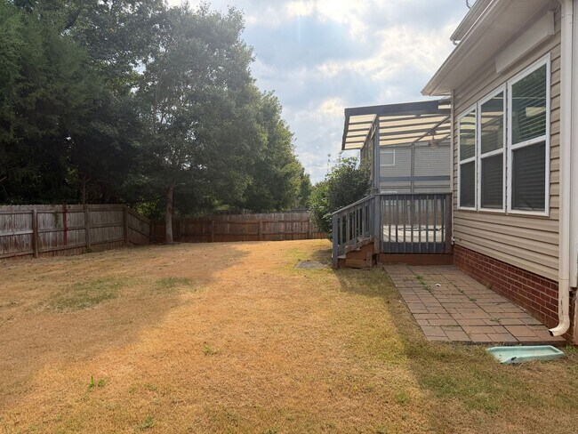 Building Photo - 1049 Ellis Pond Dr