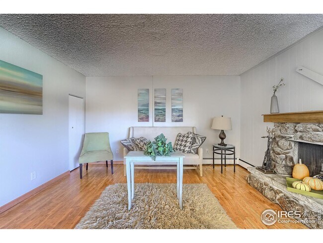 Living area - 3035 Oneal Pkwy