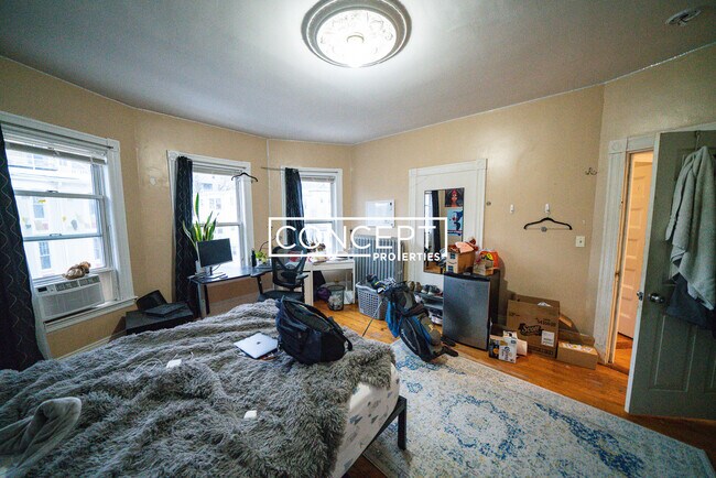 Building Photo - 63 Hillside St