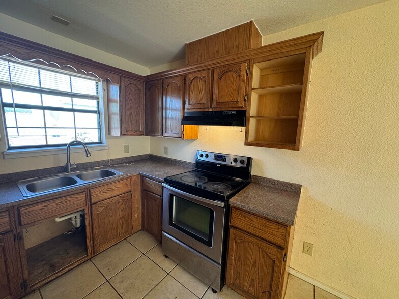Building Photo - 3101 Barrios St
