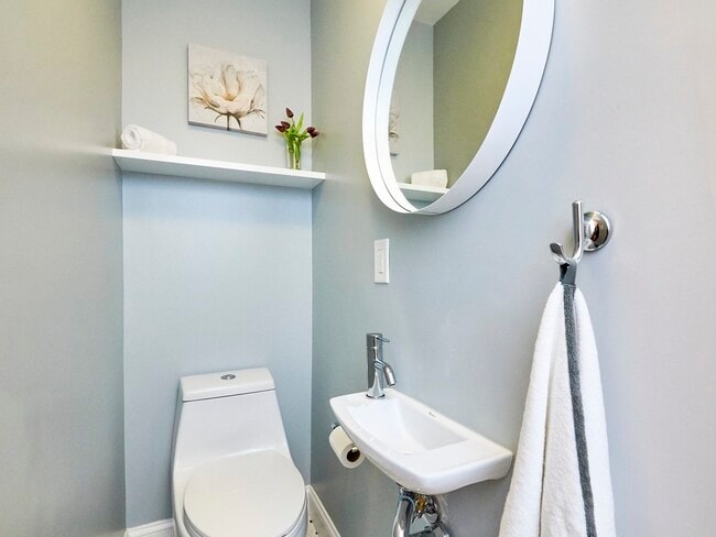 Building Photo - 12 White Ave