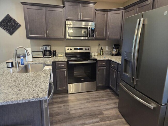 Building Photo - 5859 Geranium Ln