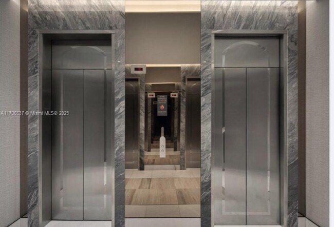 Building Photo - 888 Brickell Key Dr