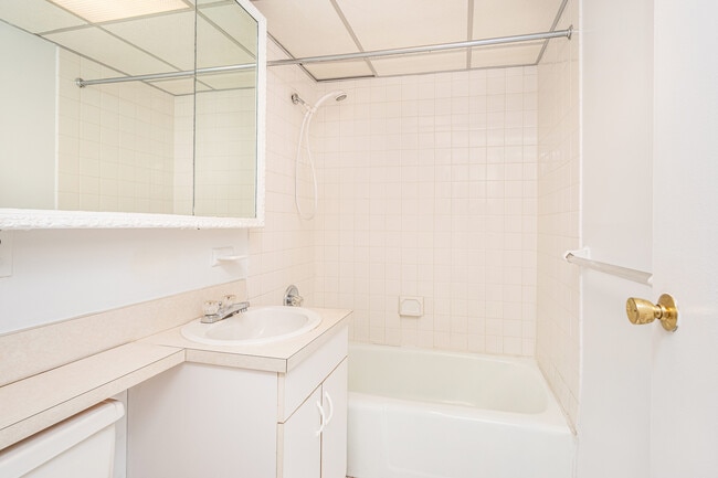 Building Photo - 1155 Warburton Ave