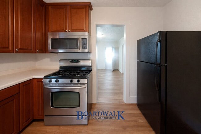 Building Photo - Beautiful 4 Bed 2 Bath SLC home!