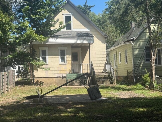 Building Photo - 601 Alexander Ave