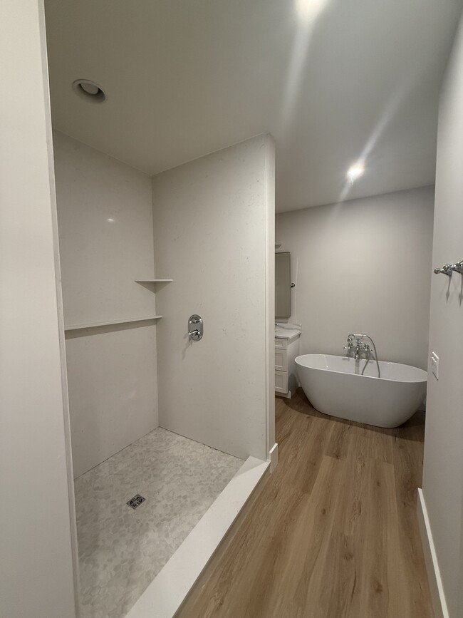 Building Photo - 209 Halyard Dr