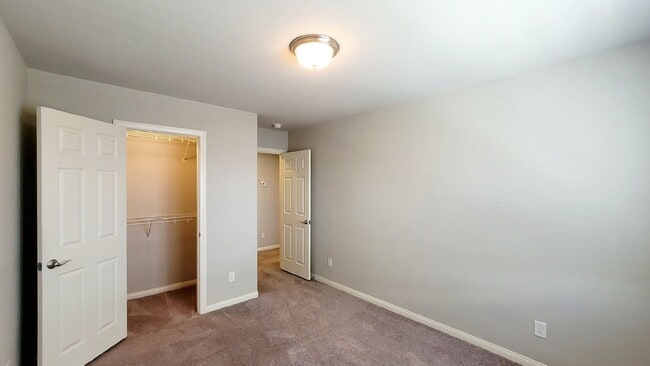 Building Photo - 7275 Shannon Ridge Ct