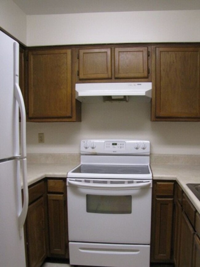 Building Photo - Two story townhome in Northeast Pensacola!