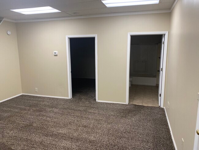 Building Photo - 4475 Richfield Rd