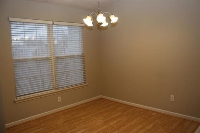 Building Photo - CUTE 3 BEDROOM IN COLONY PINES