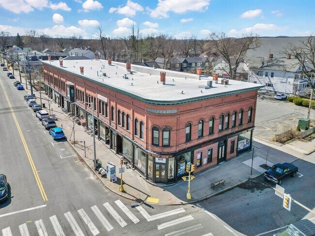 Building Photo - 7 Maple St