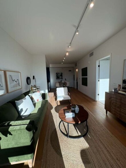 Building Photo - 395 6th St