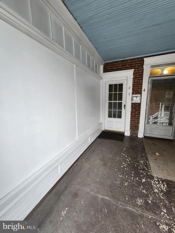 Primary Photo - 1 E Elger St