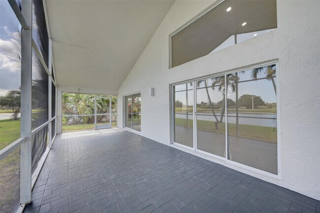 Building Photo - 6014 Golf Villas Dr