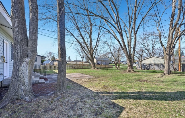 Building Photo - 1713 Rogers Ave