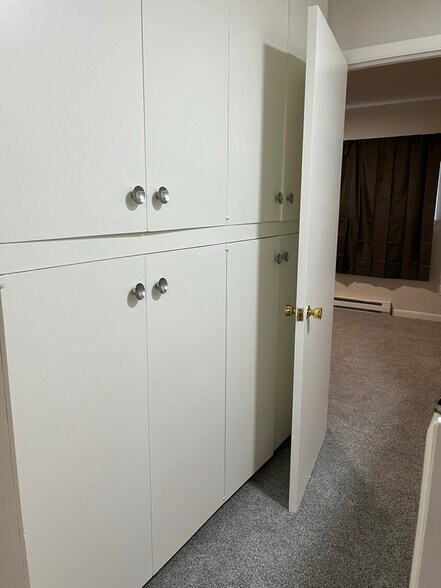 Building Photo - 800 S Thistle St