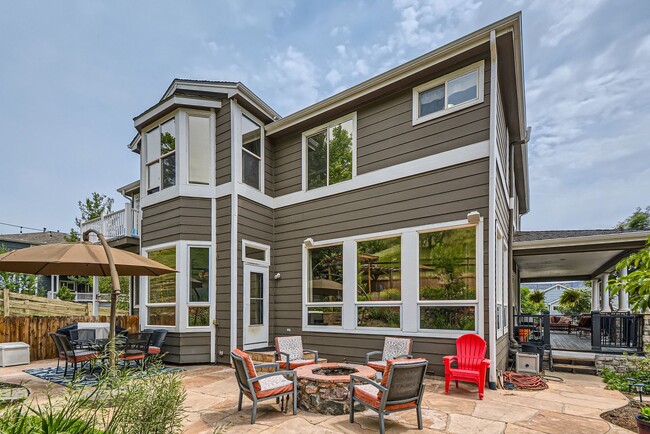 Building Photo - Luxury Golden Home with Private Pool & Bac...