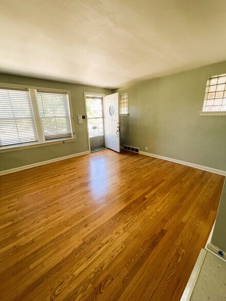 Building Photo - 4938 Fyler Ave