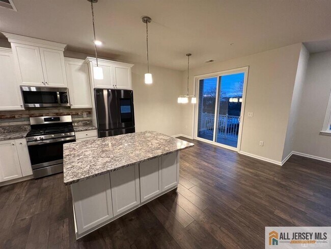 Building Photo - 706 Greenland Square