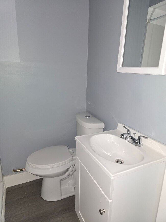 Building Photo - 809-811 W. Linden Street