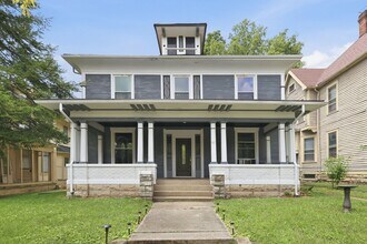 Building Photo - 911 N Fountain Ave