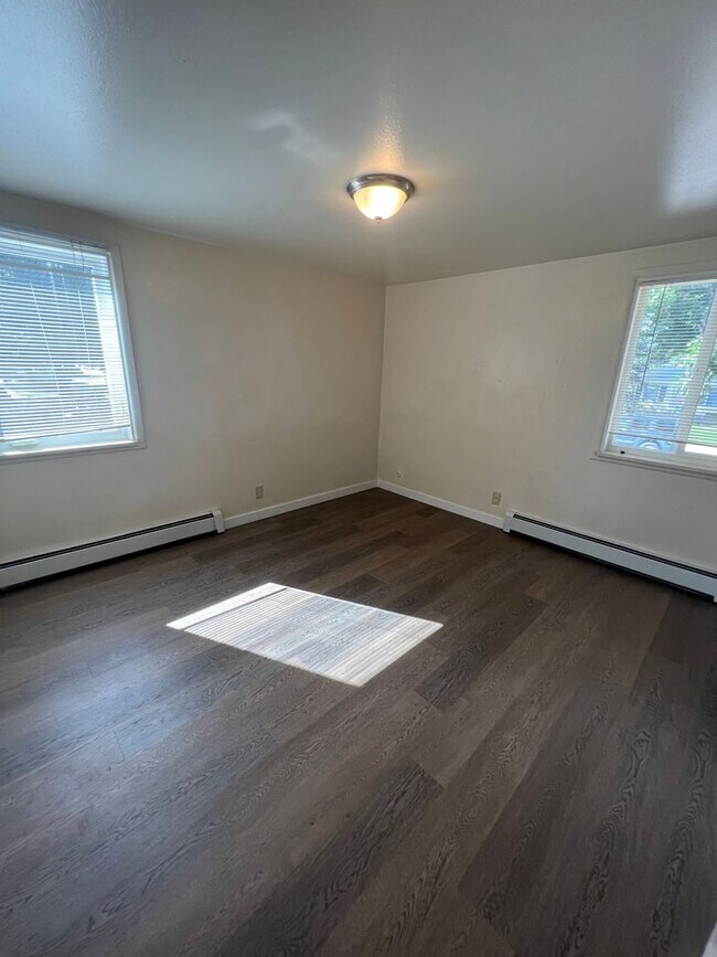 Building Photo - Robertson1001 (KC-JF-NB)