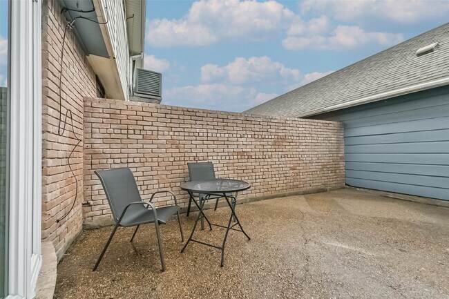 Building Photo - 1415 Ramada Dr