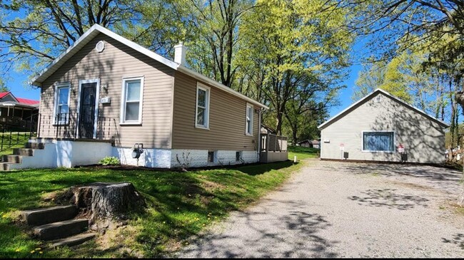 Building Photo - 832 Woodville Rd