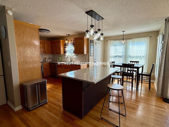 Building Photo - BEAUTIFUL TWO-STORY HOME w/POND VIEWS