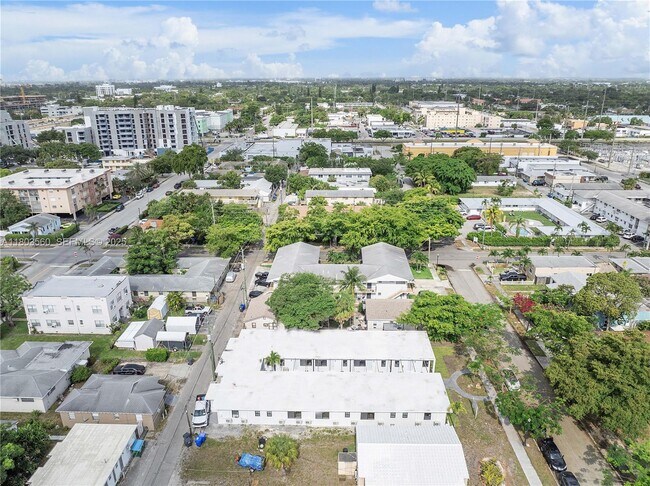 Building Photo - 1946 Pierce St