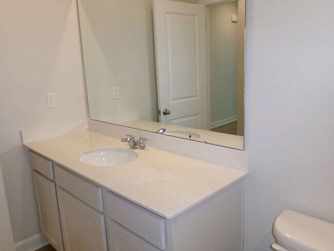 Building Photo - 3 bedroom, 3 bath townhome in Blue Heron Retreat