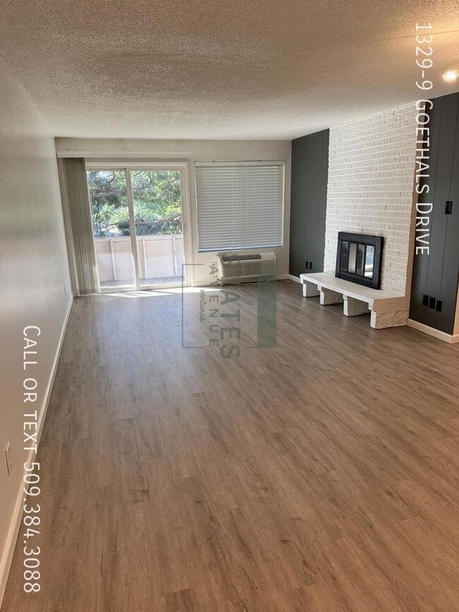Building Photo - 1329 Goethals Dr