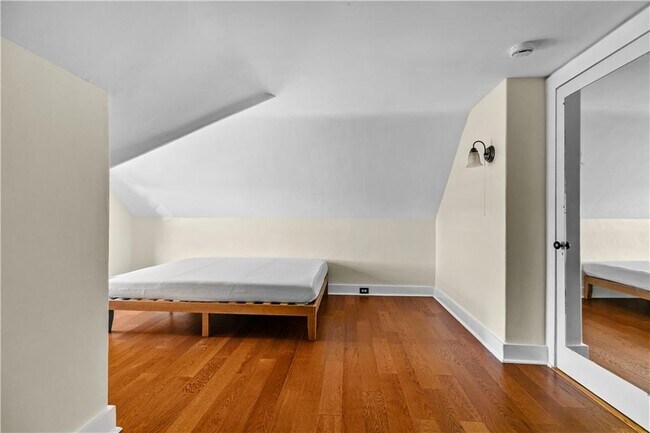 Building Photo - 18 Rhode Island Ave