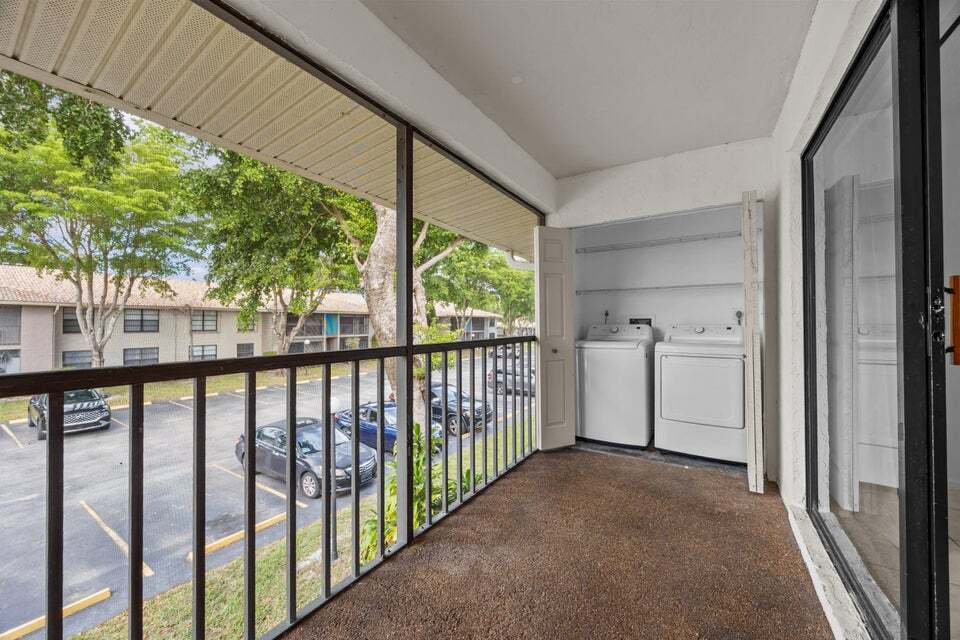 Building Photo - 9905 Pineapple Tree Dr