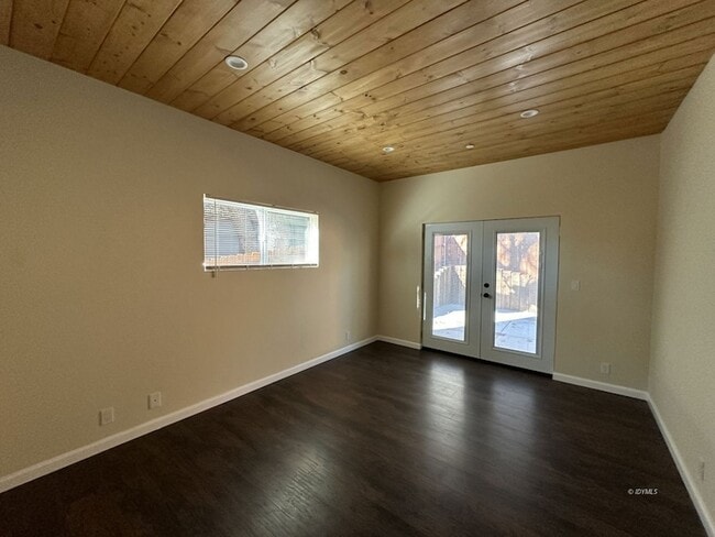 Building Photo - 52810 Sugar Pine Dr