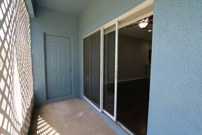 Building Photo - Spacious 3-Bedroom Townhome in Gated Kings...