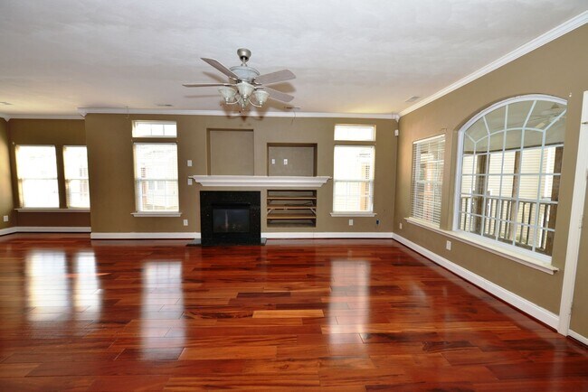 Building Photo - Harbourview Community