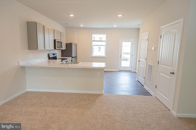 Building Photo - 128 Willowtree Ln